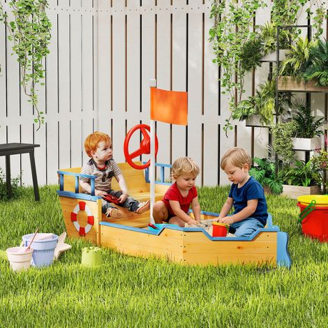 Bac à sable en bois Outsunny pour enfants, motif galion, avec 2 marches, banc avec rangement, drapeau et roue, bac à sable de jardin pour enfants de 3 ans et plus, 158 x 78 x 45,5 cm, naturel