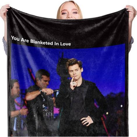 Personalisierte Harry Styles Sternendecke 120x150 cm, Modell BL599A-2, weiche und dekorative Decke für das Schlafzimmer von Erwachsenen oder Kindern. (1/3)
