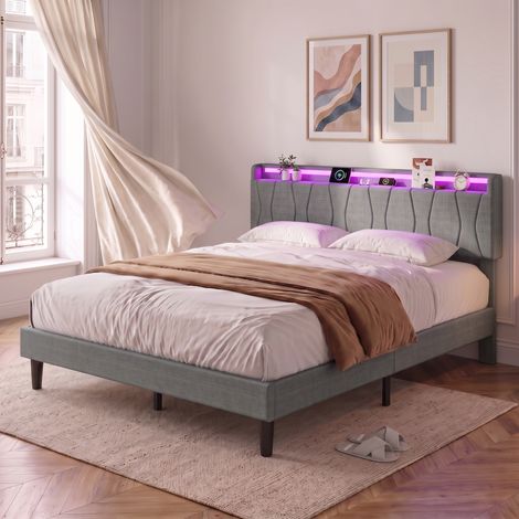 Letto matrimoniale 140×200 – Letto per adulti – Testiera con mensola – Illuminazione LED RGB – Porte USB e Type-C – Rete a doghe – Biancheria grigia (1/5)
