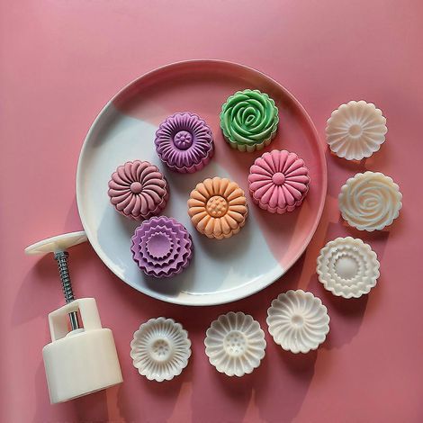 Moules à gâteaux de lune en plastique en forme de chrysanthème (75 g) - Accessoires de pâtisserie (1/4)