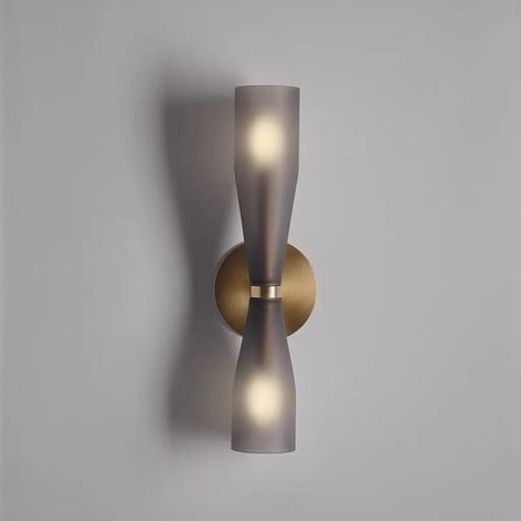 Applique Murale en Cuivre Naturel avec Abat-jour en Verre Fumé Gris – Luminaire Design pour Salon, Couloir, Escalier et Chambre à Coucher (1/3)
