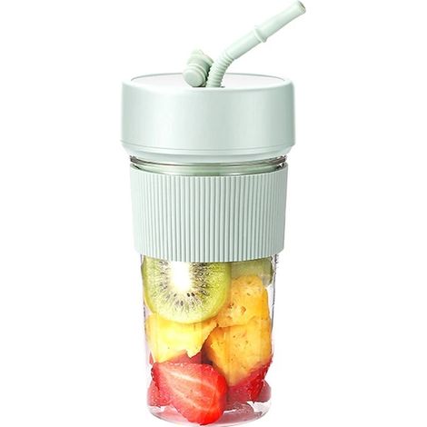 Tragbarer Mixbecher mit Deckel und USB-Ladefunktion.