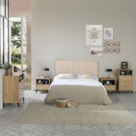 Gepolstertes Kopfteil MALMO 150x60 cm Farbe Beige. Mit Schaumstoff gepolstert. Vertikale Stickerei. 8 cm dick. Inklusive Befestigungsmaterial zum Aufhängen.