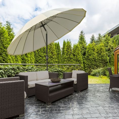 Outsunny Parasol droit parasol de jardin inclinable rond avec 18 baleines manivelle mât en métal fibre de verre Ø 2,5 m polyester haute densité beige (1/5)