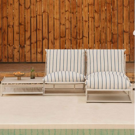 Set da giardino Amaro con divano modulare a 2 pezzi, tavolino laterale e pouf trasformabile SKLUM            