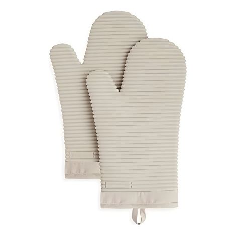 Zwei weiche, hitzebeständige Silikonhandschuhe, 18 cm x 33 cm, beige. (1/5)