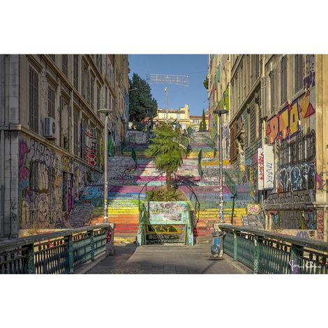 Tableau sur toile quartier créatif Marseille 45x65 cm - Impression sur Toile Murale Décorative - Image imprimée en HD sur Toile - Toile sur Châssis en Bois FSC - Fabriqué en France