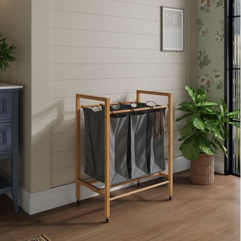 Cesto de ropa 62x40x83 cm carbón y natural de bambú y tela con 3 compartimentos, bolsa extraíble y ruedas (1/5)