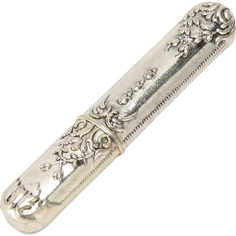 CCYKXAÉtui À Coudre Portable Vintage En Métal Porte-Aiguille De Broderie Tube De Rangement Pour Aiguilles Main Boîte Argentée Compacte Et Pratique (1/5)