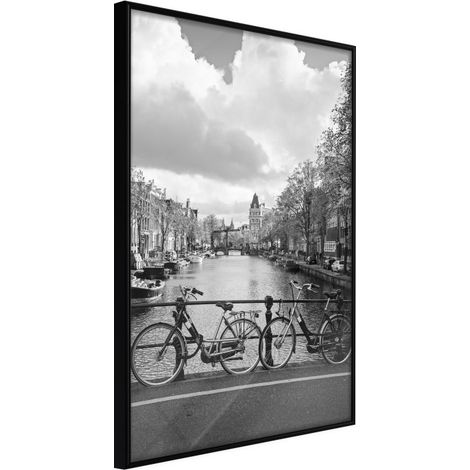 Affiche Murale Encadrée "Bicycles Against Canal" 30 x 42 cm Noir