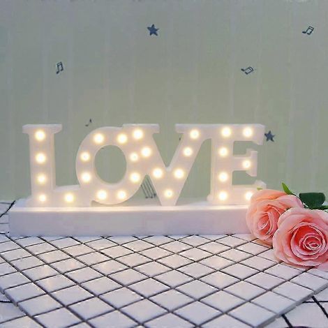 Décoration lumineuse LED en forme de lettre d'amour, idéale pour la Saint-Valentin, Thanksgiving et la fête des Mères. (1/5)