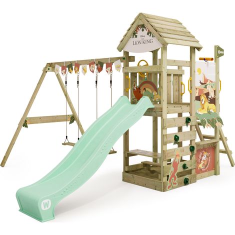 Wickey Spielturm Klettergerüst Disney Adventure mit Schaukel & Rutsche, Kletterturm mit Holzdach, Sandkasten, Leiter & Spiel-Zubehör - Lion King (1/5)