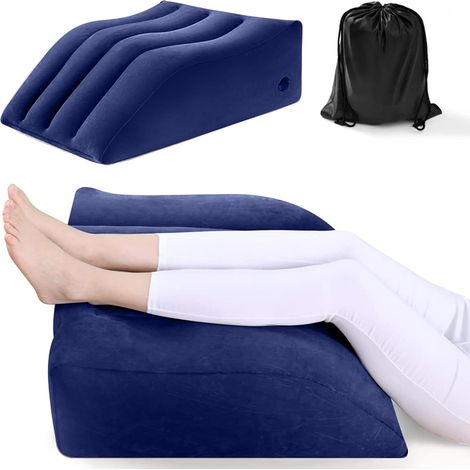 1 Coussin Releve-Jambes Gonflable, Design Ergonomique 45 Degrés, PVC Flocé Bleu, Pour Dormir Et Voyage (1/5)