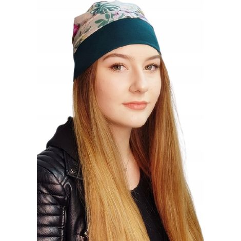 Celestyna, con gorra 213-13, luce turbante deportivo también después de la quenoterapia. (1/5)