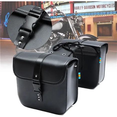 Ein Paar Satteltaschen rechts und links am Motorrad (1/5)