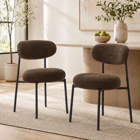M&S – Lot de 2 chaises de salle à manger en tissu chenille marron – Assise rembourrée en mousse – Pieds en acier noir – Dimensions 52,5x54,5x81 cm (1/5)