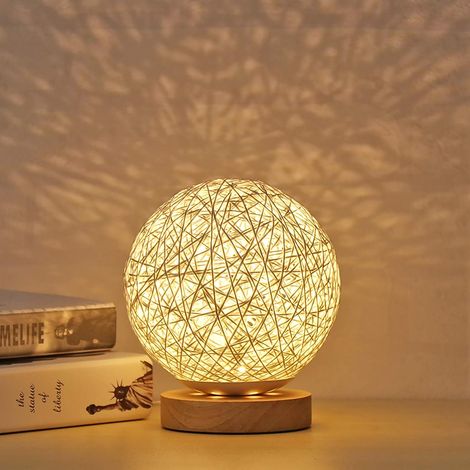 Lampe de table en bois à LED, veilleuse de chevet à boule sphérique en rotin en bois créatif avec abat-jour tricoté à la main. (1/5)