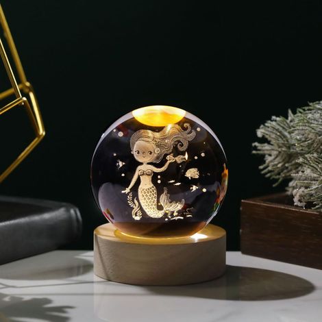 Boule de Cristal 3D Gravure Laser Interne, Veilleuse Astrale Planétaire & Animaux, Décoration de Table LED pour Cadeau d'Anniversaire,Décoration maison,Veilleuse astrale,8cm (Mermaids)