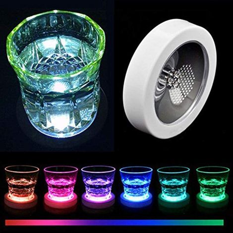 1 sous-verre lumineux à LED, sensible à la gravité, avec un motif de cocktail rond et coloré, présenté sur un socle de bar/KTV. (1/5)