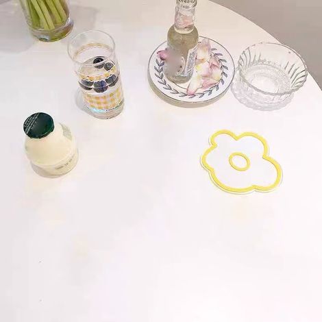Lot de 6 dessous de plat et verre jaunes en acrylique transparent, style fleur mignon, résistants à la chaleur, décoration minimaliste ins (1/3)
