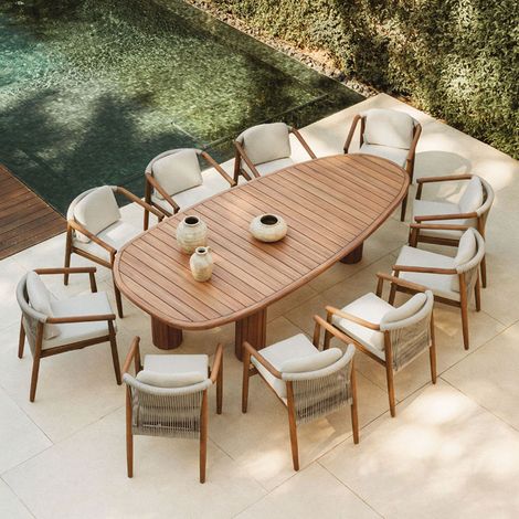SKLUM Set aus ovalem Tisch 260x120 cm aus Akazienholz Ginara und 10 Gartenstühlen aus Eukalyptusholz Aderyn Akazie Braun (1/5)