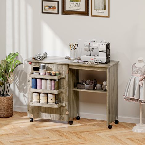 Tavolo da cucito pieghevole, mobiletto da cucito con ante a ribalta e contenitori, ripiano a giorno e rotelle effetto legno grigio. (1/5)