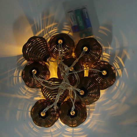 Guirlande lumineuse de 10 lampes en rotin avec boules LED, idéale pour la décoration de mariage et d'intérieur. (1/5)