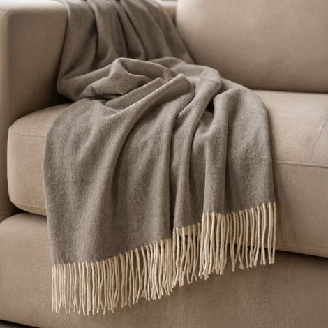 Plaid Living 130x170 cm en Mélange de Coton - Couleur Taupe - Plaid Léger 250 g/m² pour Canapé et Lit - Design Èlégant et Tissu Doux