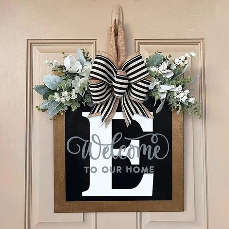 Couronne de porte personnalisée avec lettre et guirlande artificielle bois rustique multicolore (1/5)