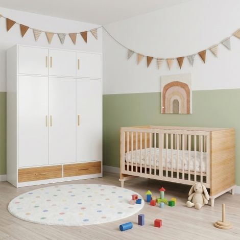 Armoire 3 portes + Lit bébé – Ensemble de mobilier pour chambre de bébé et d'enfant – Armoire indépendante avec rangement en hauteur (120 x 50 x 180 cm) et lit (70 x 140 x 87 cm) – Bois naturel (1/5)