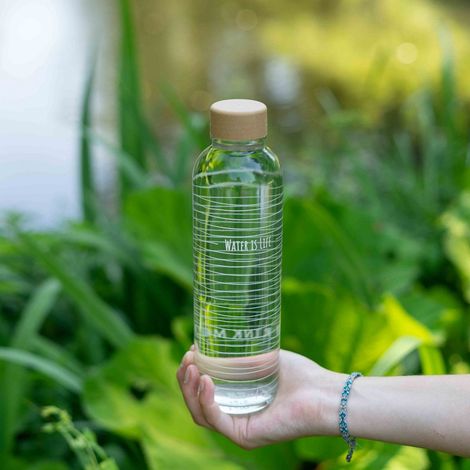 Gourde en verre réutilisable WATER IS LIFE Bouteille pour loisirs et travail 0,7 L - PANGIVO (1/5)