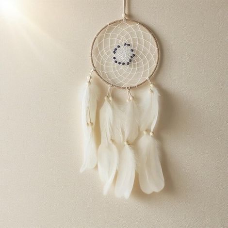 Decorazione da parete beige acchiappasogni fatta a mano per la camera da letto di una bambina. (1/5)