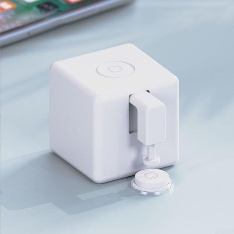 Robot intelligente con funzione di spinta, compatibile con l'app Tuya, che consente il controllo remoto della casa connessa. (1/4)