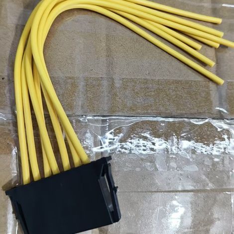 Applicable to the Mercedes-Benz W204 automotive rear light wiring harness connector A2115450328 (1/2)