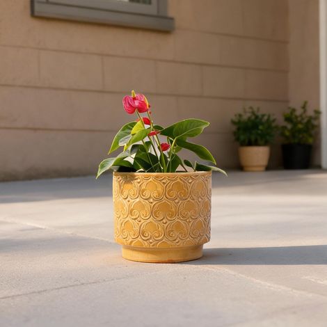 Pot de fleur céramique jaune classique Ø19 cm avec relief cœur (1/5)