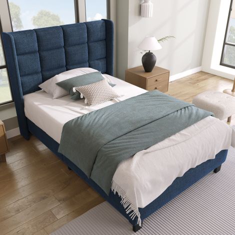 Lit moderne capitonné avec tête de lit rembourrée. Lit simple à lattes, en lin bleu, fermeté moyenne (matelas non inclus).