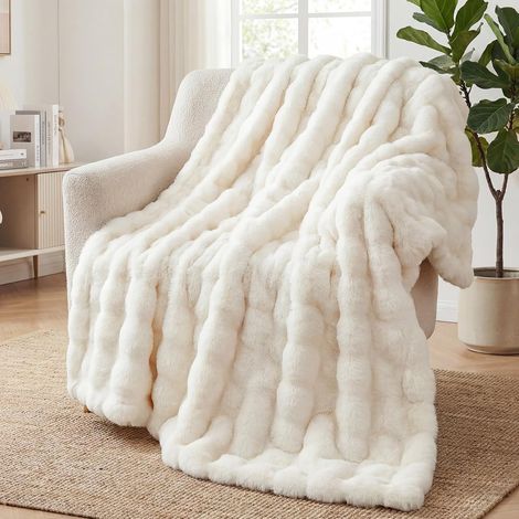 Blanket 180x230 cm, Thick Plush Rabbit Throw, Super Soft and Fluffy, High Quality Faux Fur Throw, Versatile Warm and Comfortable Fleece Throw for Bedroom, Sofa, Travel (1/5)