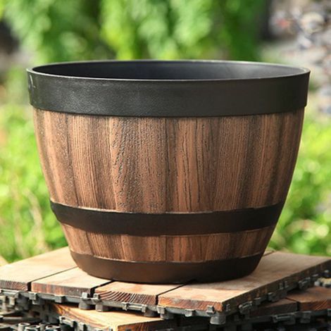 Ensemble de cinq pots de fleurs décoratifs modernes en plastique blanc, avec trous de drainage et soucoupe, pour plantes d'intérieur et d'extérieur.
