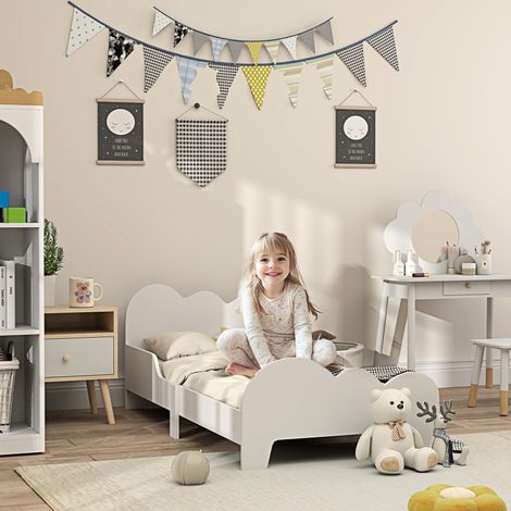 Lit enfant au sol 70x140 cm avec barrière de sécurité sommier à lattes inclus et décorations de nuage - blanc (1/4)