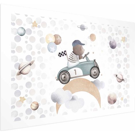 Póster: Un oso de peluche en un coche de carreras. (1/4)