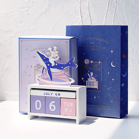Calendrier de Bureau Perpétuel en Bois Reutilisable - Modèle No.4 - Kit de Décoration Cadeau (1/4)
