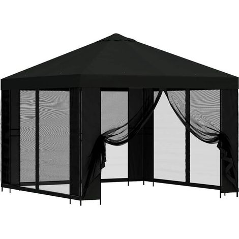 Le chalet de jardin a des murs de 3 x 3 mètres et est fait de fibre de polyester noire et d'acier. (1/5)