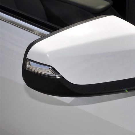 pair of rearview mirrors, turn signals, and parking lights for Chevrolet Malibu XL 2016-2021 models. (1/4)