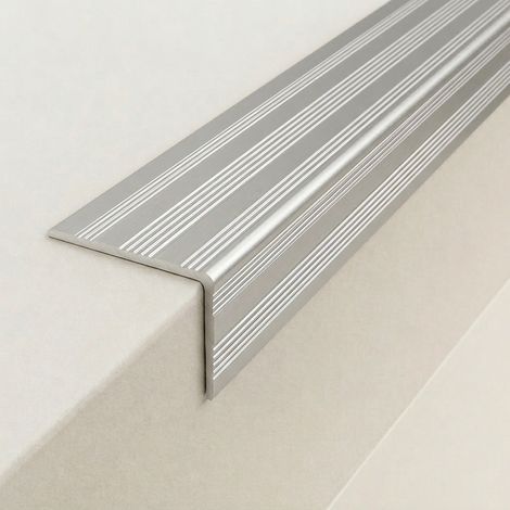 Perfil de escalera 25 x 25 x 1350 mm - 1 pieza (1/5)