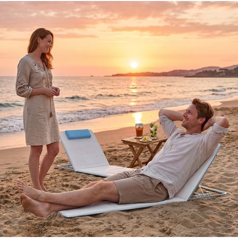 Sedia sdraio da spiaggia pieghevole in polietilene beige con schienale regolabile e cuscino, set da 2 (1/4)