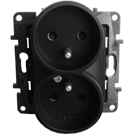 Double prise électrique avec obturateur noir (1/5)