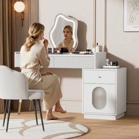 Coiffeuse avec miroir LED – Meuble de chambre blanc doté de trois tiroirs spacieux et d'une porte de placard – Dimensions : L 100 / H 75 / P 40 cm (tabouret non inclus) (1/5)