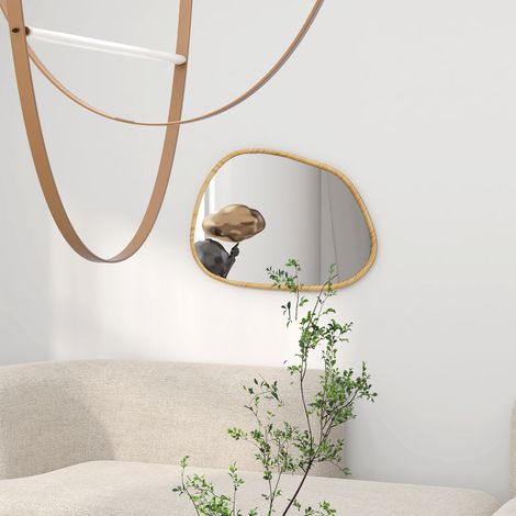 Specchio decorativo da parete 70x50 cm con forma irregolare e cornice in legno naturale, orientabile orizzontalmente o verticalmente.