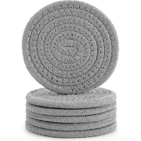 Set mit 6 handgeflochtenen, runden, ultra-saugfähigen und hitzebeständigen Untersetzern der Marke Abenkle mit einem Durchmesser von 11 cm. (1/5)