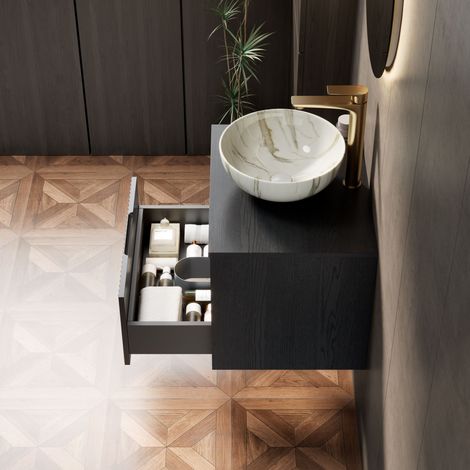 Lavabo suspendu 60 cm avec cuve céramique blanche effet pierre, meuble en bois plaqué strié, tiroir et étagère, luminaire à détecteur de mouvement, prêt à monter, finition noire (1/5)